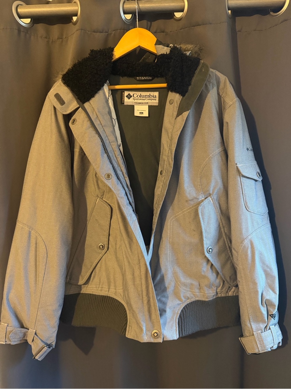 Columbia Woman Gray Titanium Puffer Jacket with Black Faux-Fur Trim